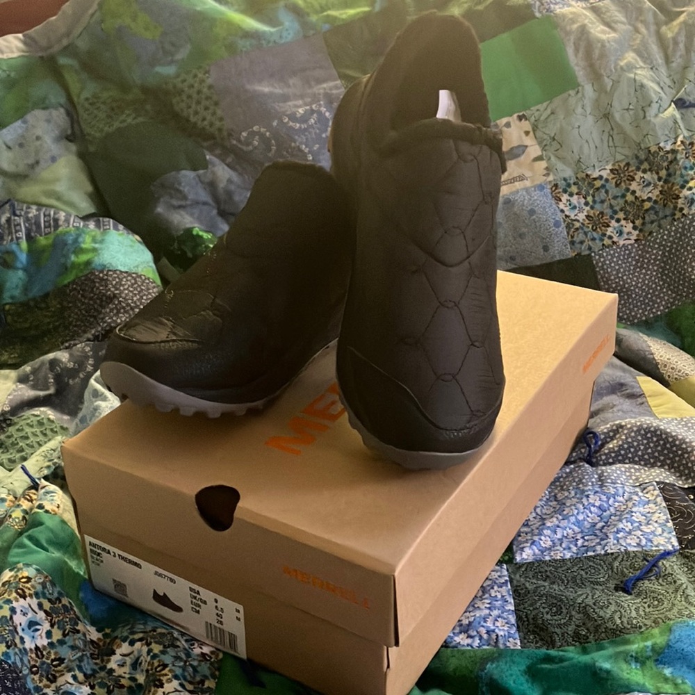 NWT Merrell Black Quilted Slip-On Shoes